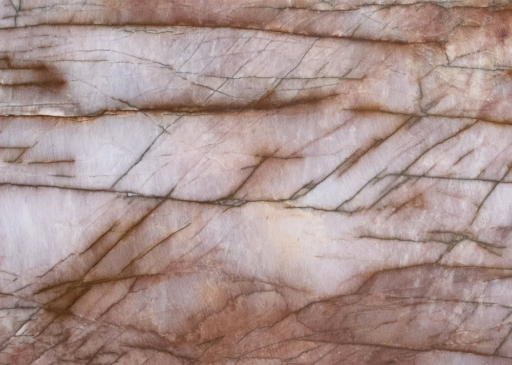 arketipo-complementi-marmo-flamingo-quartz-marmortisch image 1
