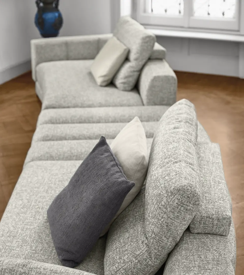 arketipo-divani-milky-way-sofa-stoff-gesteppt-kissen image 3